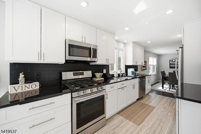 28 Raynor Rd, Morris Twp., NJ 07960