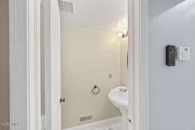 5312 Fredelia Drive, Toledo, OH 43623