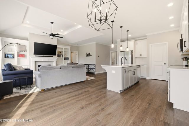 1302 Conservatory Ln, Louisville, KY 40223