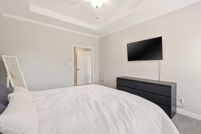 1302 Conservatory Ln, Louisville, KY 40223