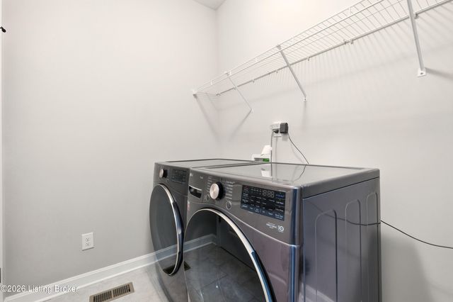 1302 Conservatory Ln, Louisville, KY 40223