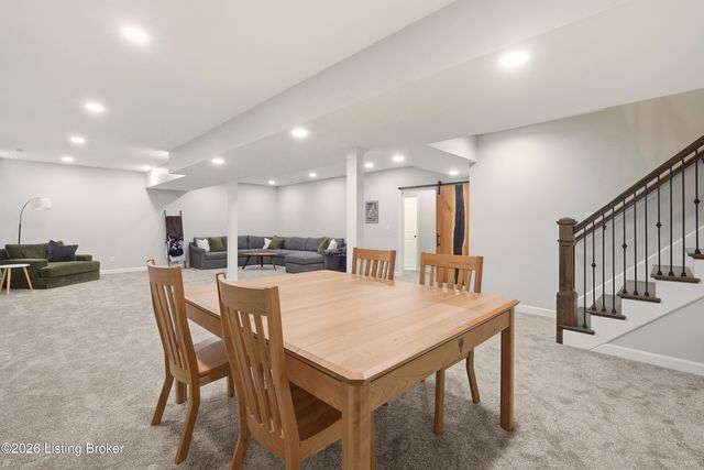 1302 Conservatory Ln, Louisville, KY 40223