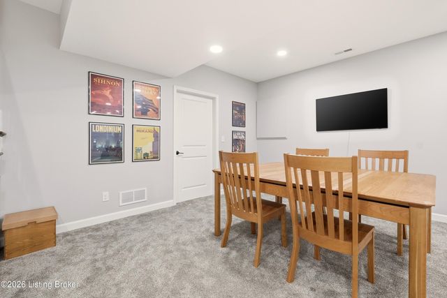 1302 Conservatory Ln, Louisville, KY 40223