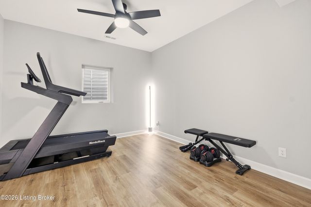 1302 Conservatory Ln, Louisville, KY 40223