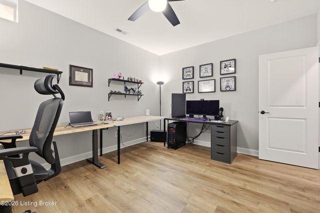 1302 Conservatory Ln, Louisville, KY 40223