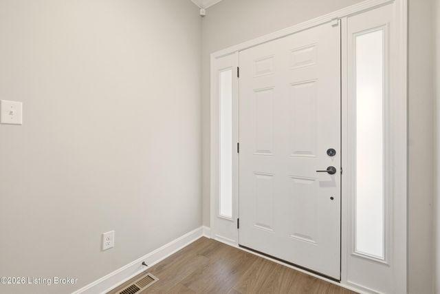 1302 Conservatory Ln, Louisville, KY 40223