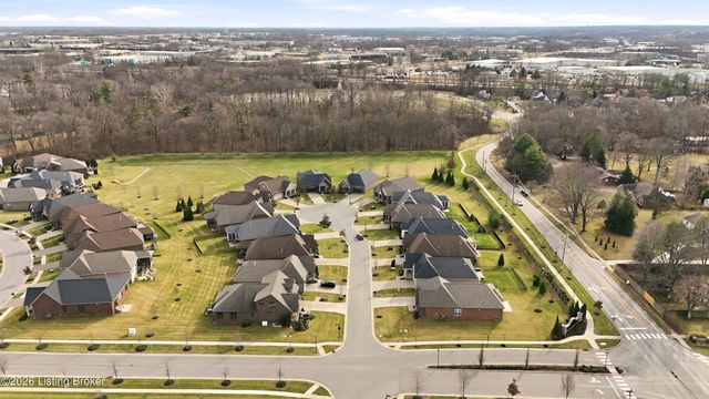 1302 Conservatory Ln, Louisville, KY 40223