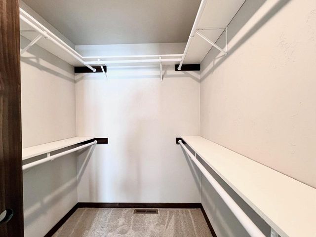 2040 RED FOX LANE, Kaukauna, WI 54130