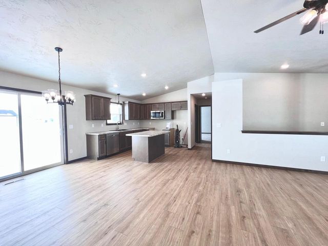 2040 RED FOX LANE, Kaukauna, WI 54130