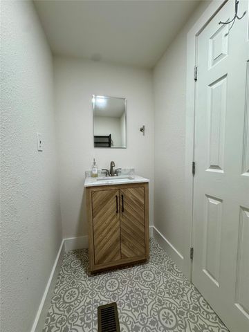 889 Quail Creek Circle, Pottsboro, TX 75076