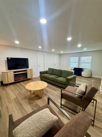 889 Quail Creek Circle, Pottsboro, TX 75076