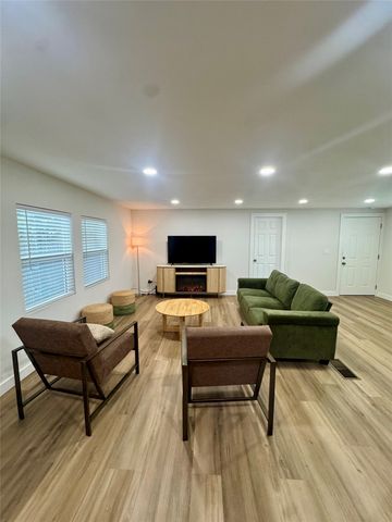 889 Quail Creek Circle, Pottsboro, TX 75076