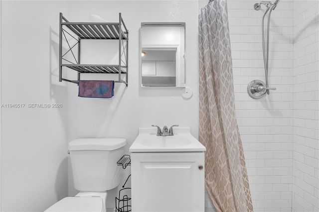 8202 NW 100th Dr, Tamarac, FL 33321