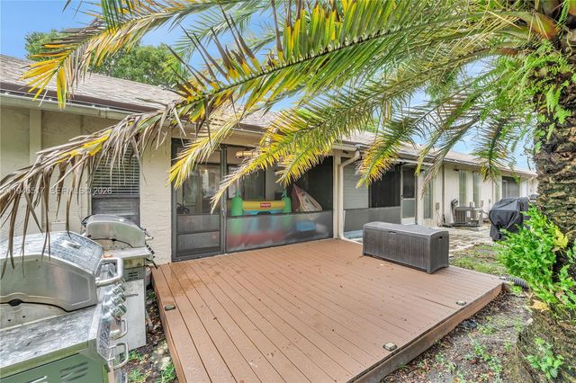 8202 NW 100th Dr, Tamarac, FL 33321