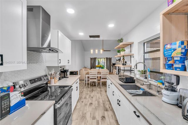 8202 NW 100th Dr, Tamarac, FL 33321