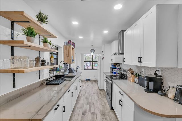 8202 NW 100th Dr, Tamarac, FL 33321