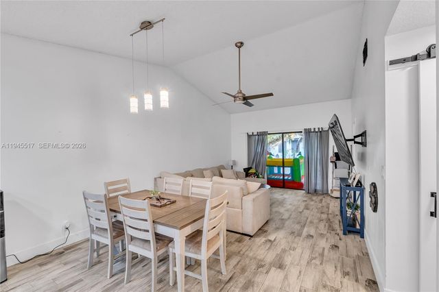 8202 NW 100th Dr, Tamarac, FL 33321