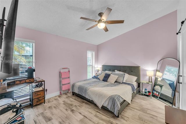 8202 NW 100th Dr, Tamarac, FL 33321