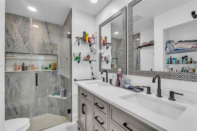 8202 NW 100th Dr, Tamarac, FL 33321