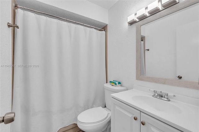 8202 NW 100th Dr, Tamarac, FL 33321