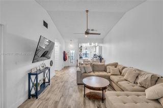 8202 NW 100th Dr, Tamarac, FL 33321