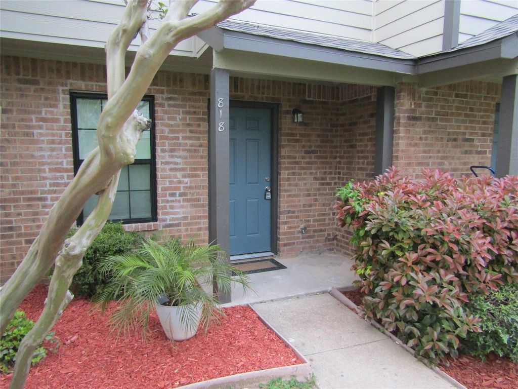 818 W Collins Street, Denton, TX 76201