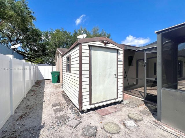 10410 SW 50th Pl, Cooper City, FL 33328