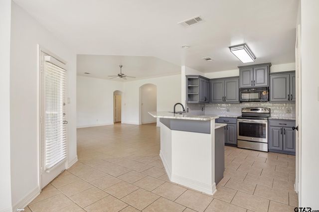 209 Cass Cir, Flint, TX 75762