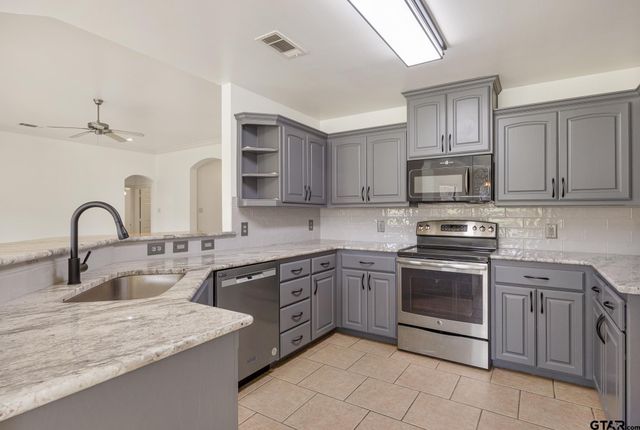 209 Cass Cir, Flint, TX 75762