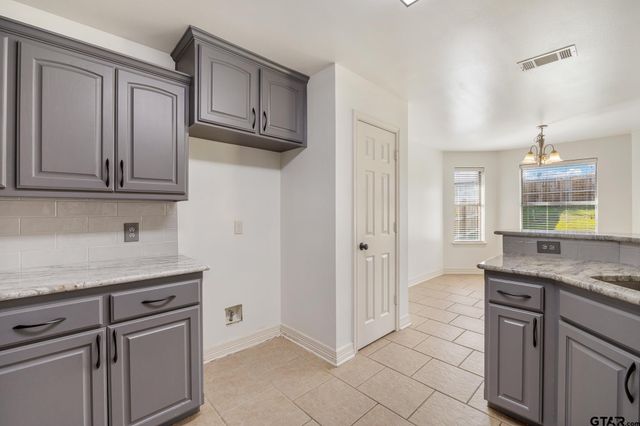 209 Cass Cir, Flint, TX 75762