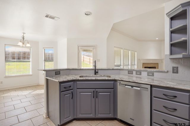 209 Cass Cir, Flint, TX 75762