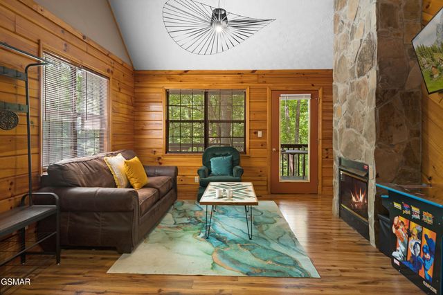 1503 Squirrel Nest Way, Sevierville, TN 37876