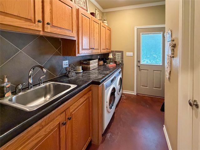 781 Beaver Lake Drive, Texarkana, TX 75501