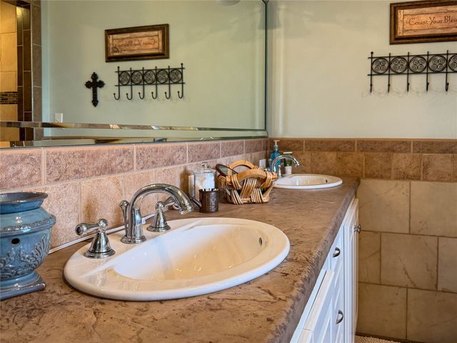 781 Beaver Lake Drive, Texarkana, TX 75501