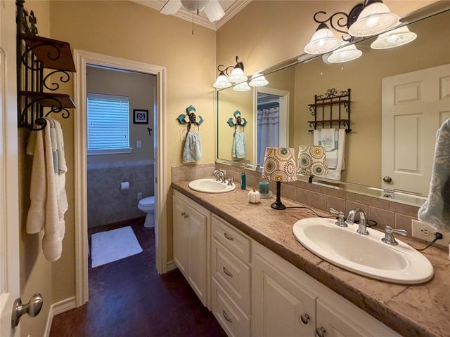 781 Beaver Lake Drive, Texarkana, TX 75501