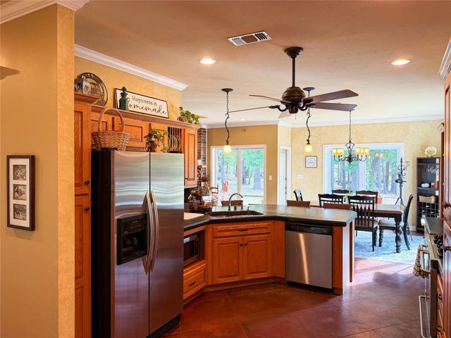 781 Beaver Lake Drive, Texarkana, TX 75501