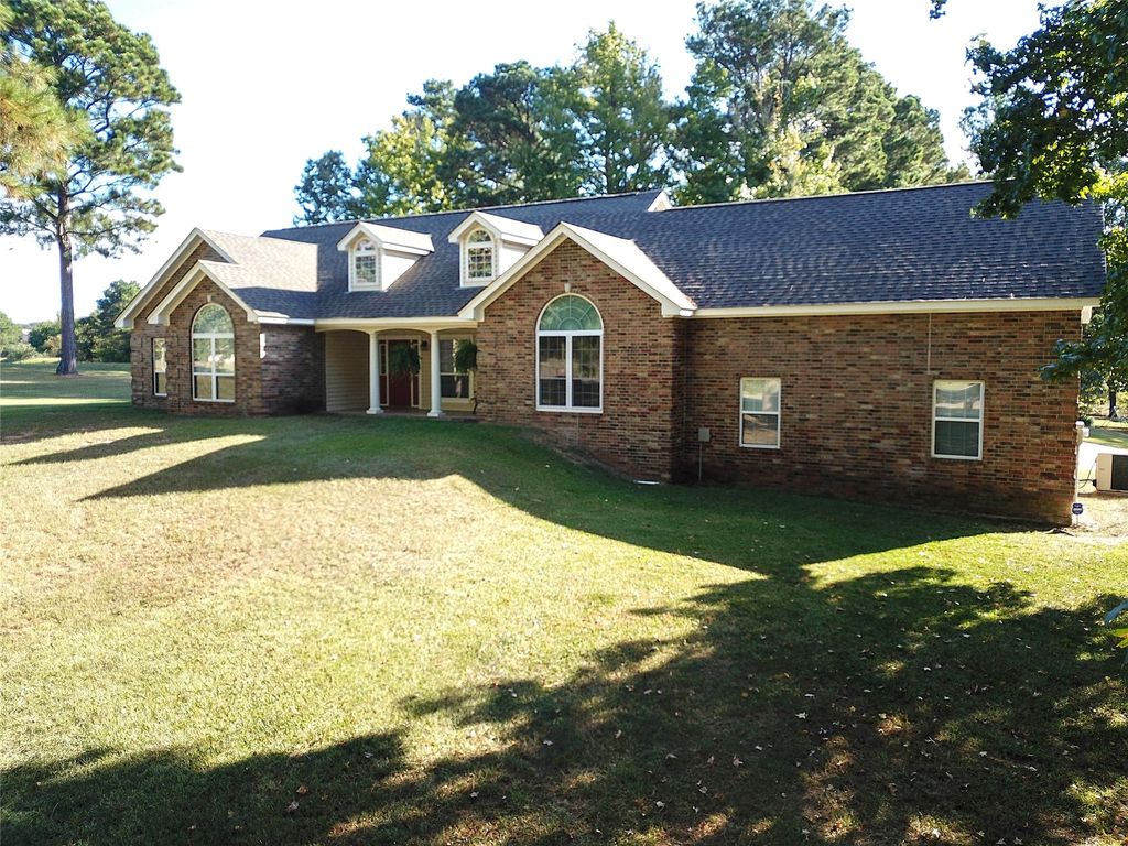 781 Beaver Lake Drive, Texarkana, TX 75501