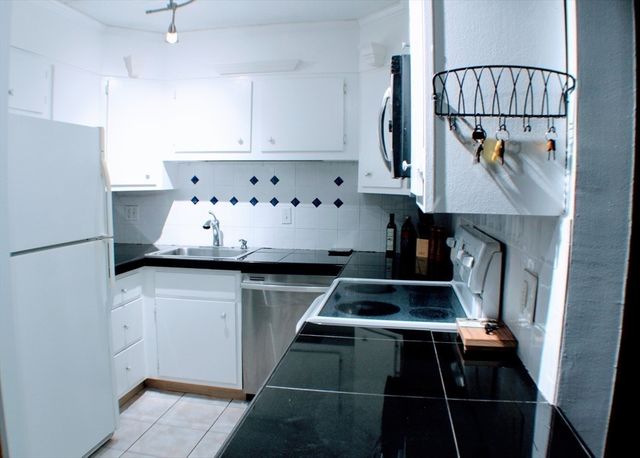 55 Tall Oaks Dr 407, Weymouth, MA 02190