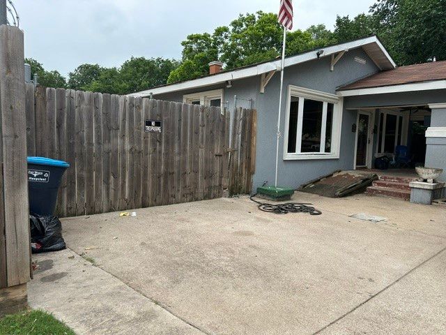 3620 Meadowbrook Dr, Fort Worth, TX 75103