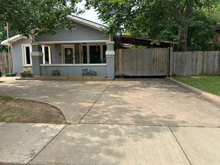 3620 Meadowbrook Dr, Fort Worth, TX 75103