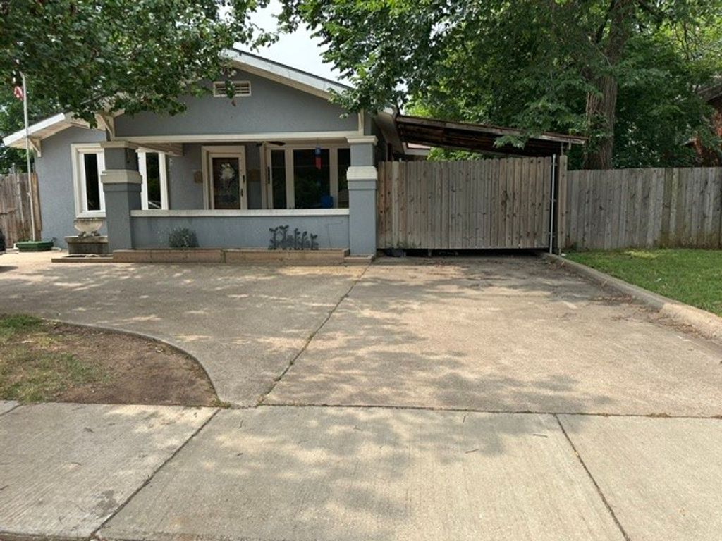 3620 Meadowbrook Dr, Fort Worth, TX 75103