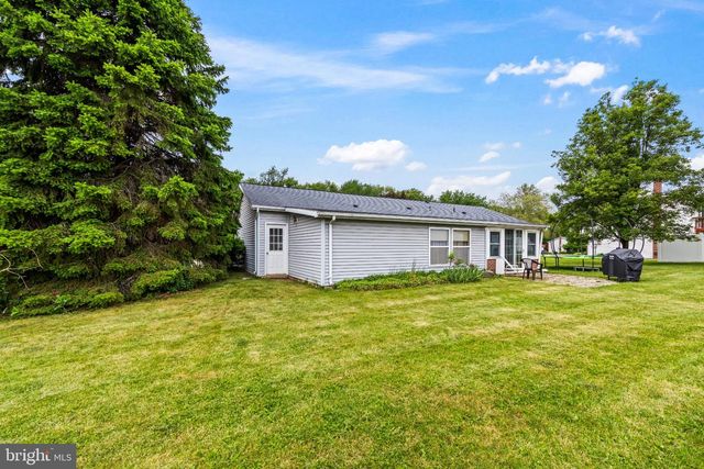 9 RASPBERRY DR, Mechanicsburg, PA 17050