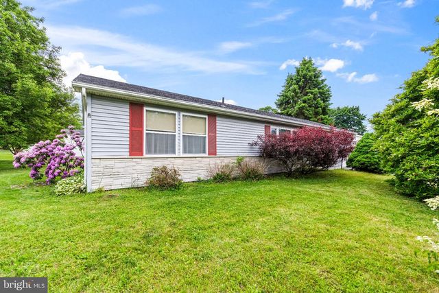 9 RASPBERRY DR, Mechanicsburg, PA 17050