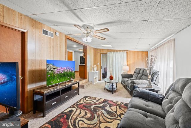 9 RASPBERRY DR, Mechanicsburg, PA 17050