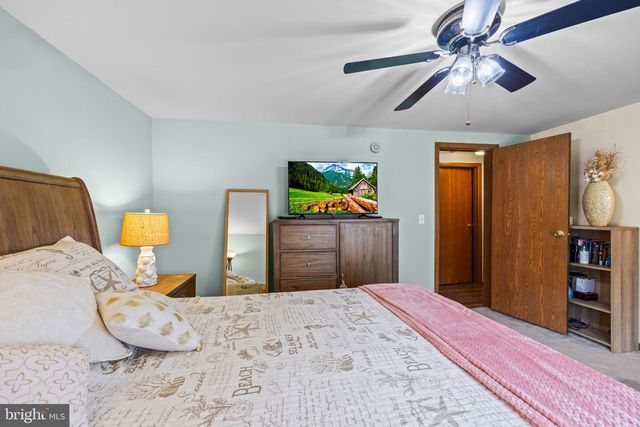 9 RASPBERRY DR, Mechanicsburg, PA 17050