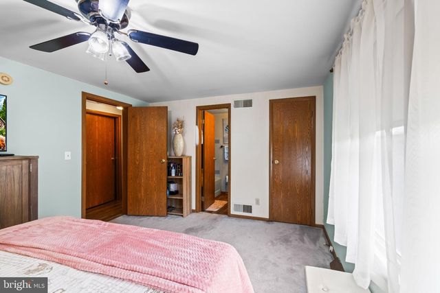 9 RASPBERRY DR, Mechanicsburg, PA 17050