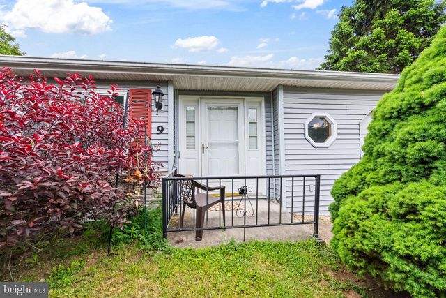 9 RASPBERRY DR, Mechanicsburg, PA 17050