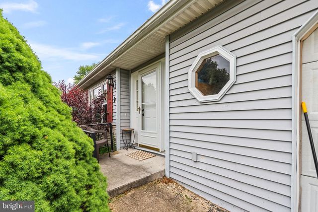 9 RASPBERRY DR, Mechanicsburg, PA 17050