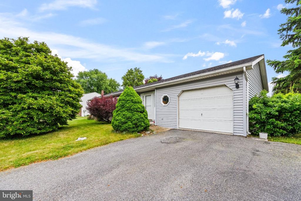9 RASPBERRY DR, Mechanicsburg, PA 17050