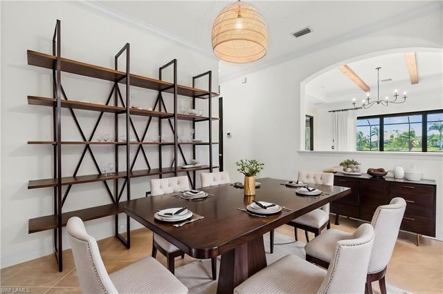 2067 Antigua LN, Naples, FL 34120
